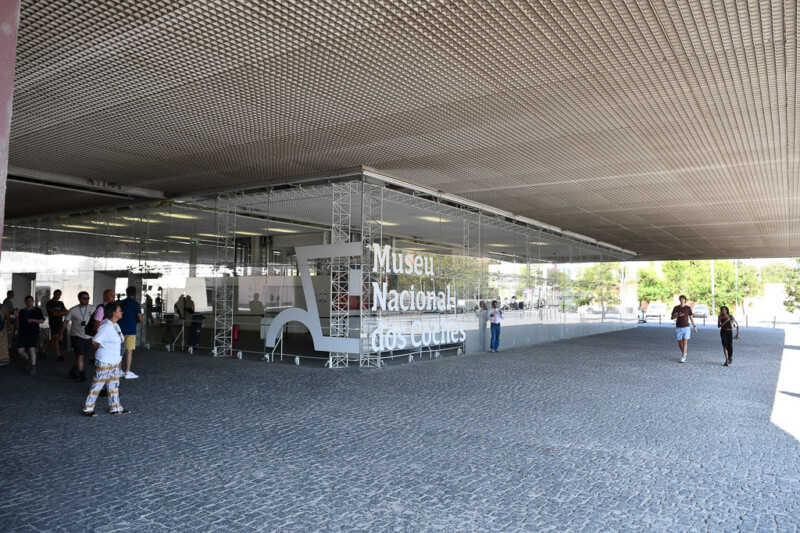 Außenbereich unter dem Gebäude