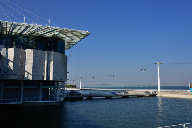 Der Oceanário vom Ufer