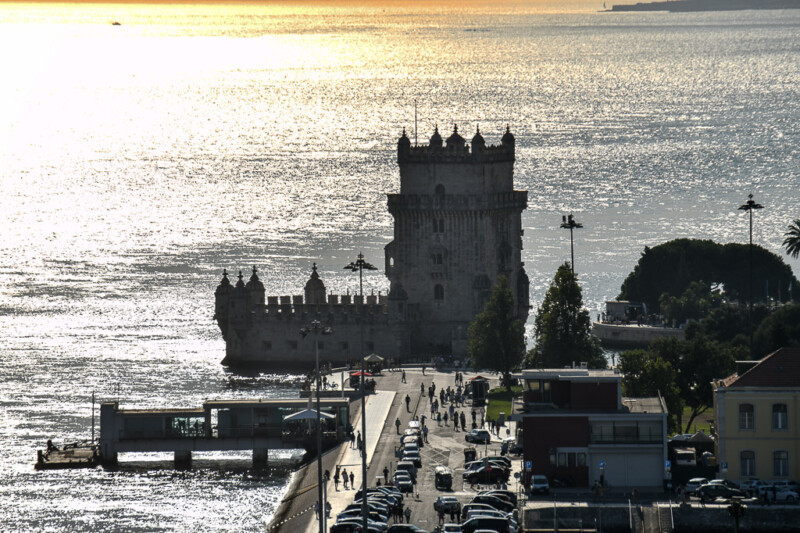 Der Torre de Belém im Gegenlicht
