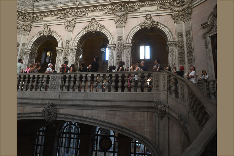 Treppenhaus mit Galerie, Blick nach oben