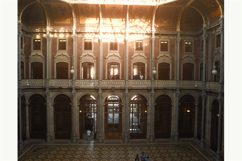 Innenhof mit Glaskuppel