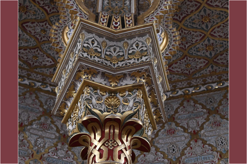 Detail einer Säule im Maurischen Saal