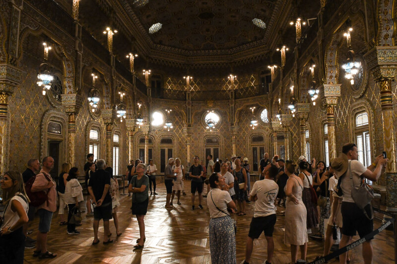Maurischer Saal mit Besuchern