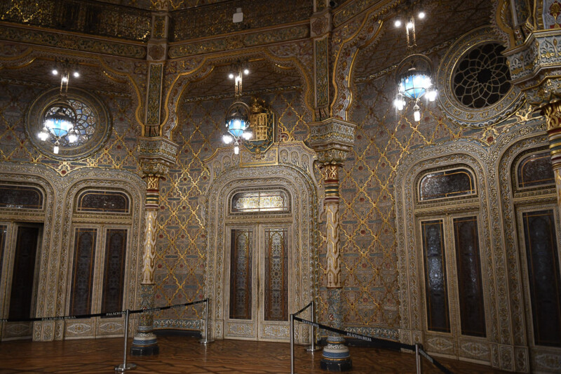 Fenster und Wand im Maurischen Saal
