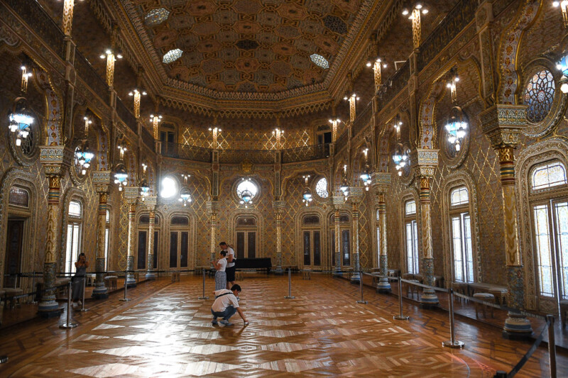 Maurischer Saal mit Parkettboden