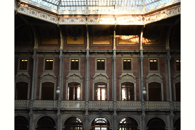 Glaskuppel und Galerien