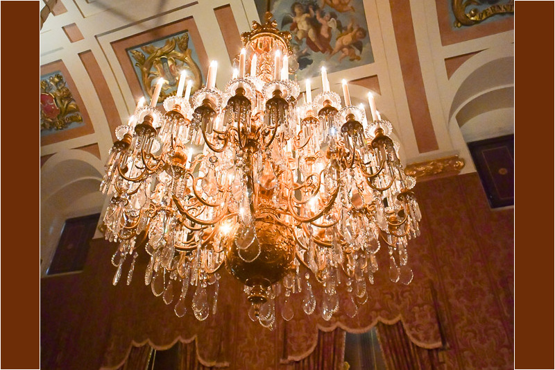 Kristallkronleuchter im Palast