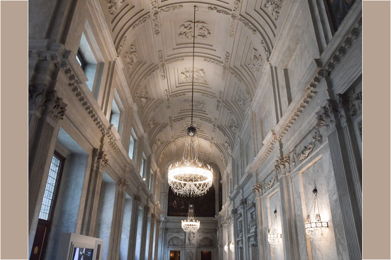 Langer Flur im Paleis op de Dam