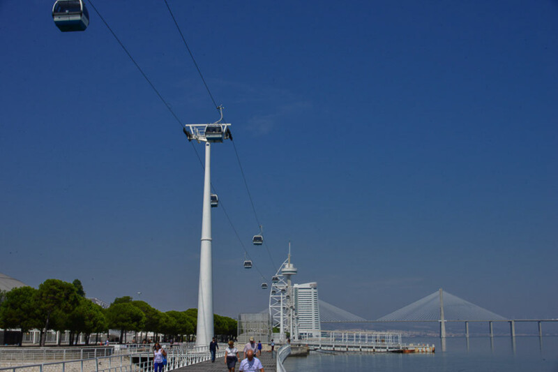 Gondel der Seilbahn über dem Tejo