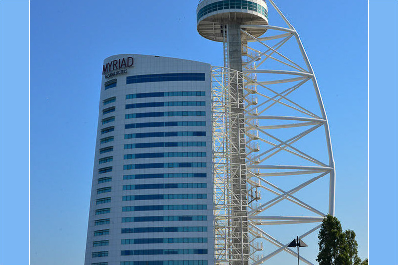 Hotelturm am Tejo-Ufer