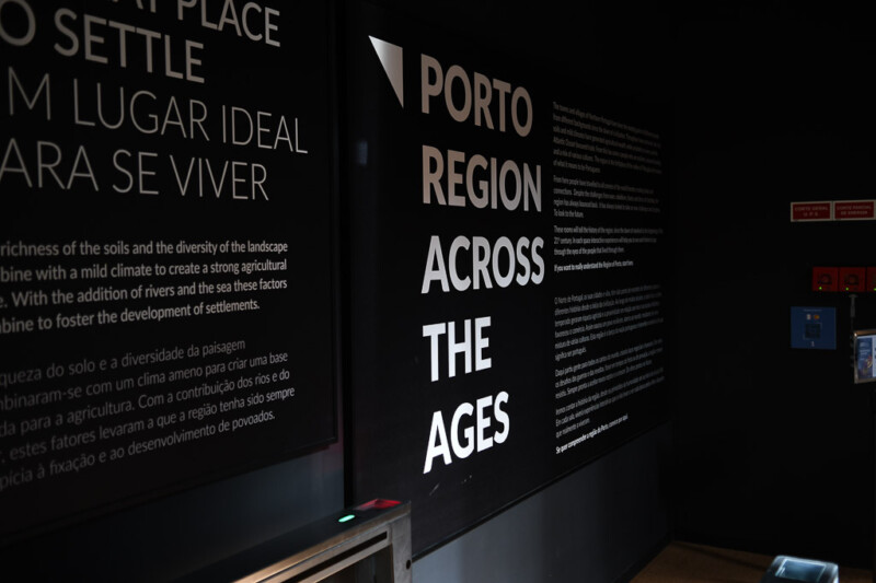 Eingangswand von Porto Region Across The Ages