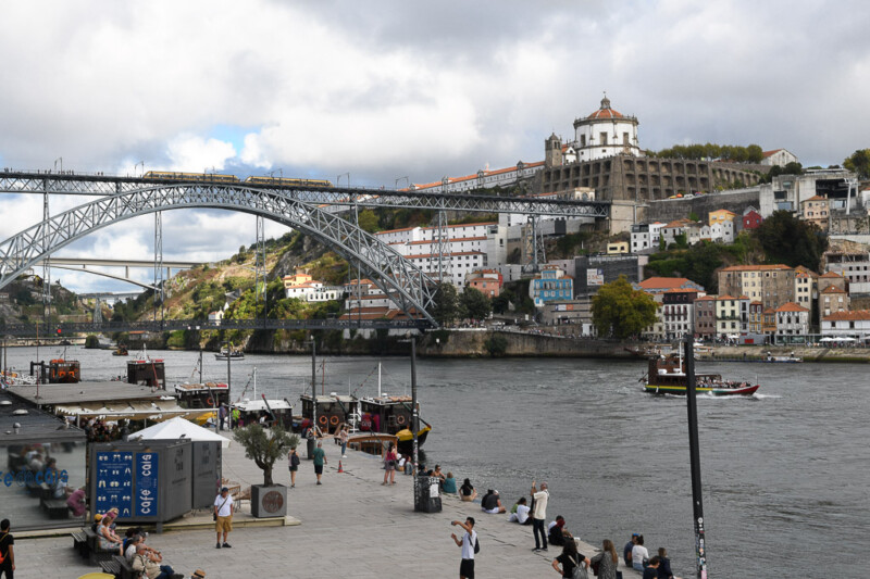 Blick auf die Ribeira und die Brücke