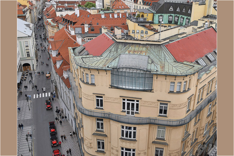 Blick in eine Straße von oben