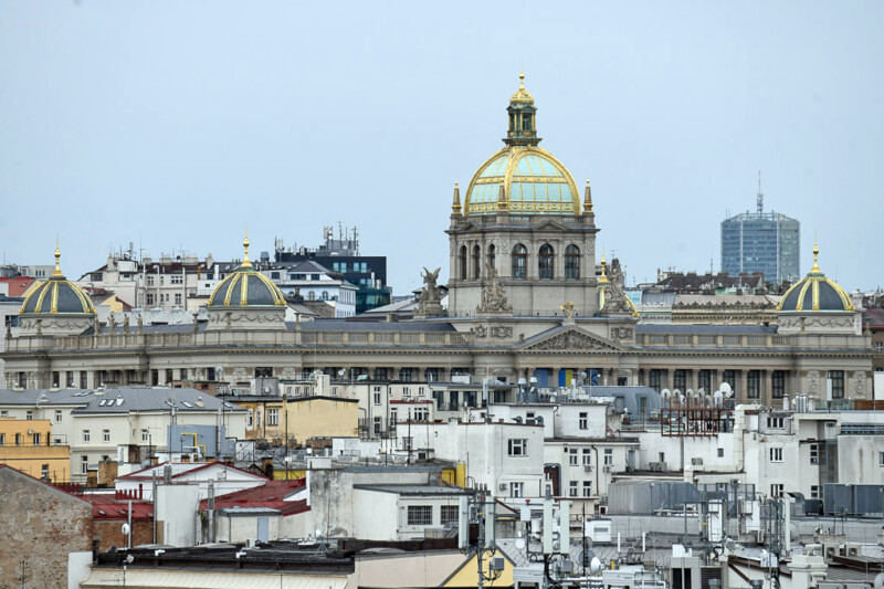 Nationalmuseum mit Kuppel in der Ferne