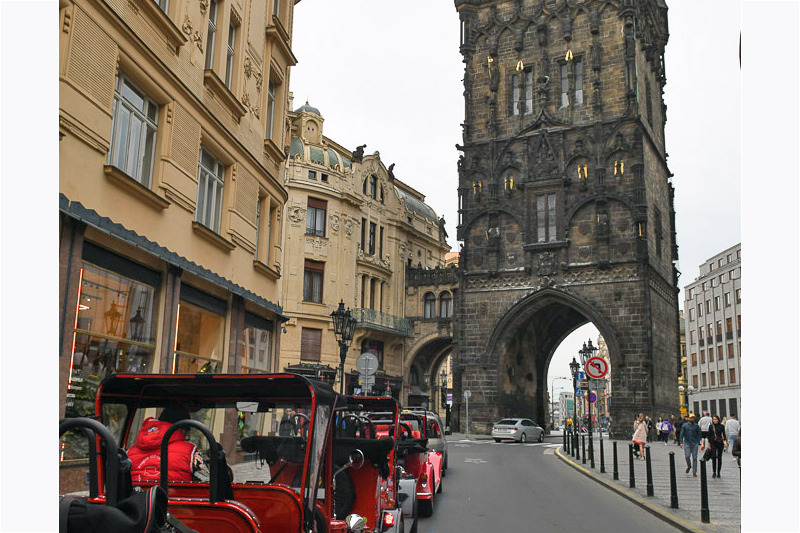 Der Pulverturm von der Straße