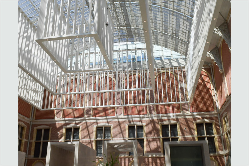 Lichthof des Rijksmuseum mit Stahl- und Glaskonstruktion