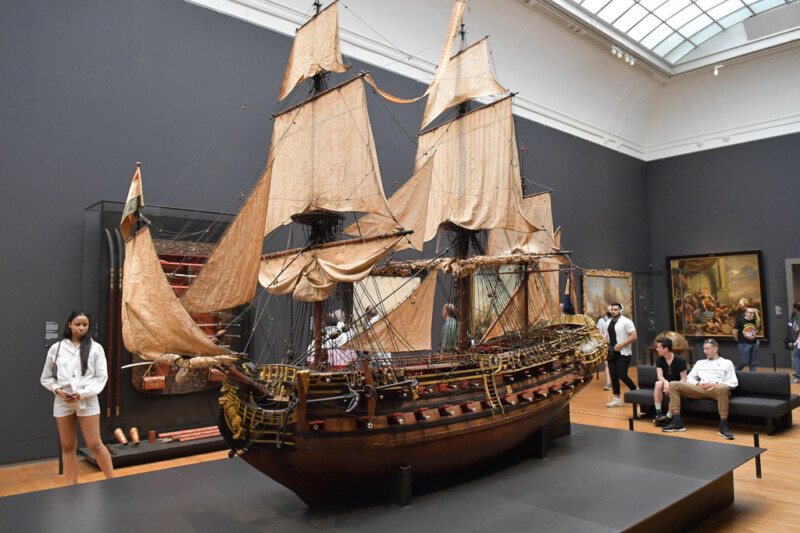 Großes Schiffsmodell im Rijksmuseum