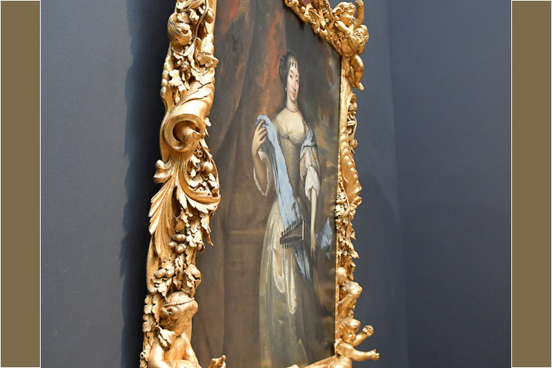 Porträtgemälde im goldenen Rahmen