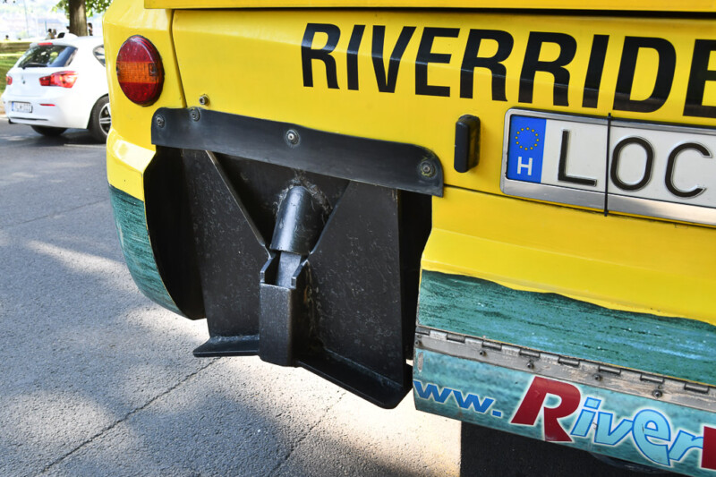 Die Front des RiverRide-Busses mit Kennzeichen und Schriftzug