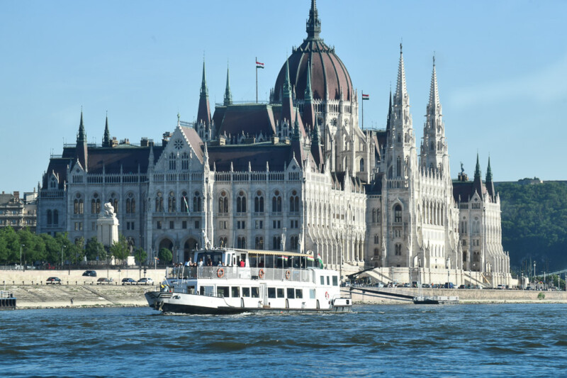 Das Parlament vom Wasser aus