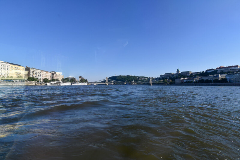 Die Donau mit Blick auf das Burgviertel