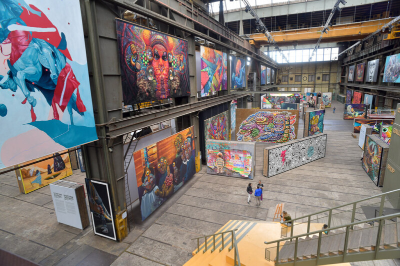 Blick von oben auf die Halle des STRAAT Museum