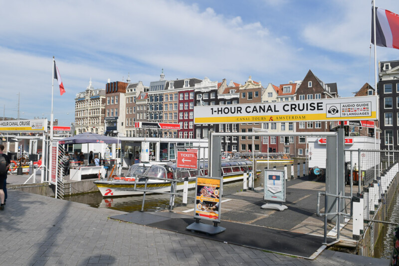 Anleger der 1-Hour Canal Cruise am Damrak