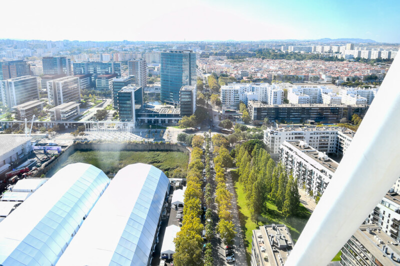 Blick auf Stadtviertel und Dächer