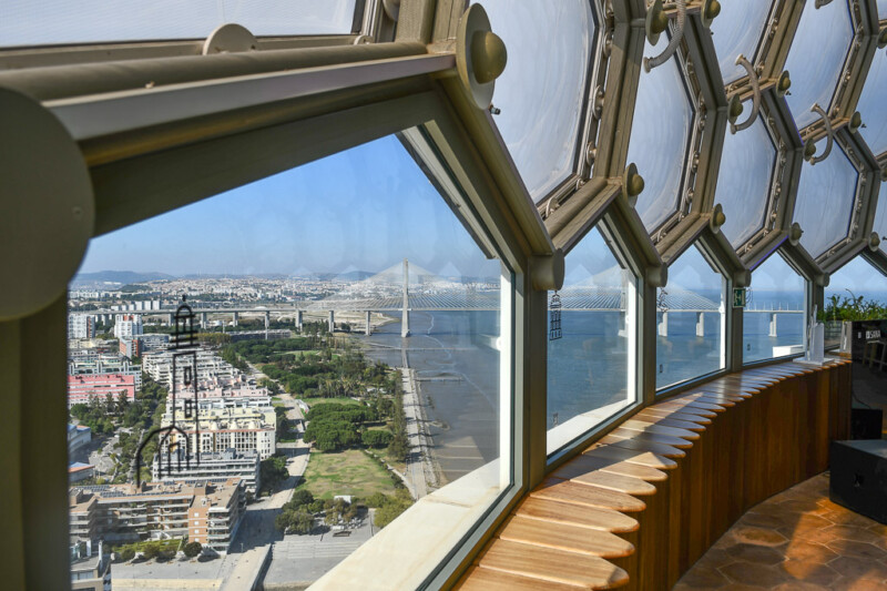 Fensterfront mit Ausblick