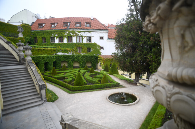 Gartenterrassen mit Treppe