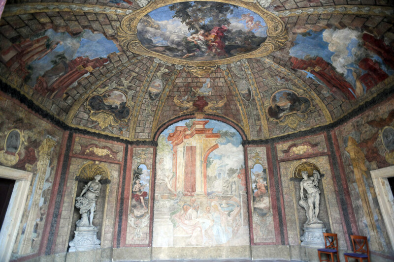 Grotte mit Wandmalereien