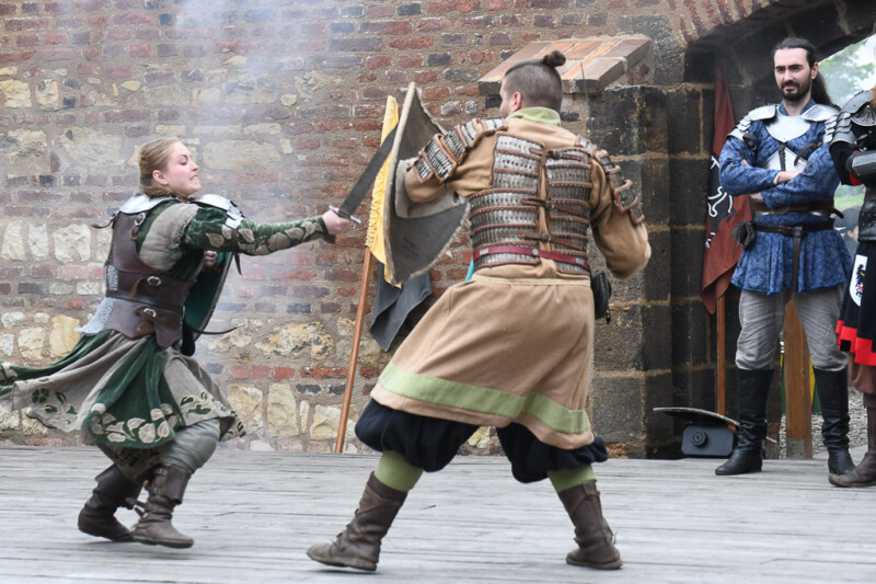 Ritterspiele auf der Bühne