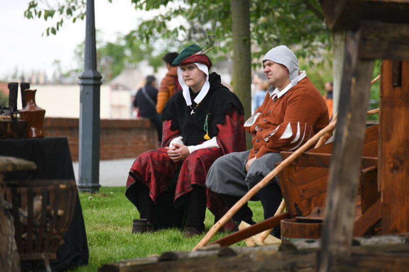 Darsteller in historischen Kostümen