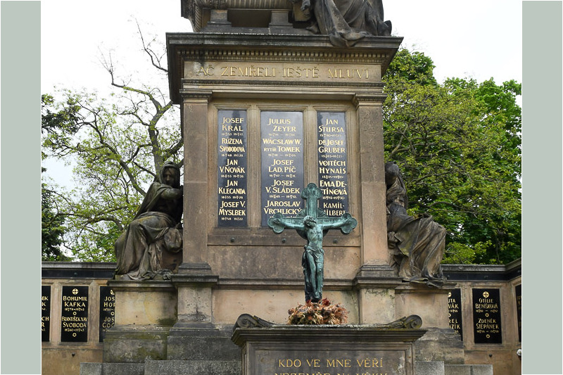 Denkmal auf einer Treppe