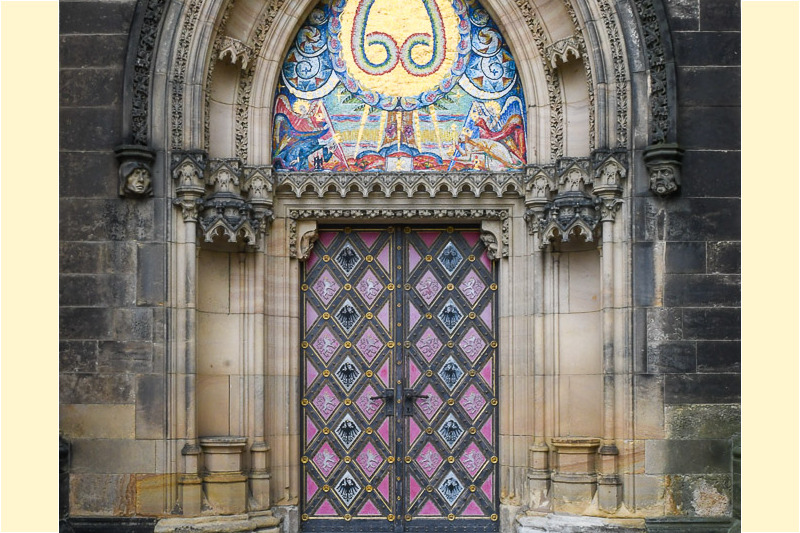 Portal der Basilika